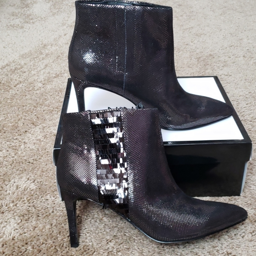 New - Nine West emilee metallic ankle boots